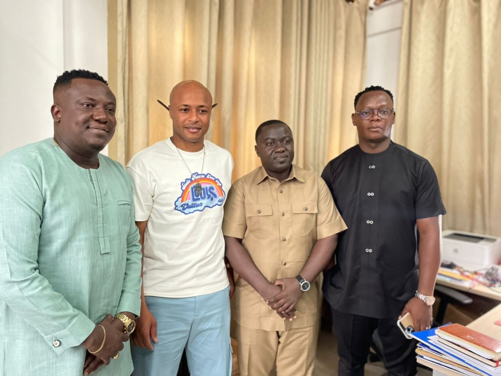 Andre Ayew lectures UG psychology department students, gets honoured for mental toughness