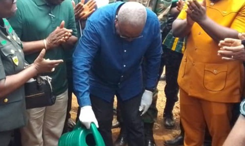 President Mahama bans government appointees from mining