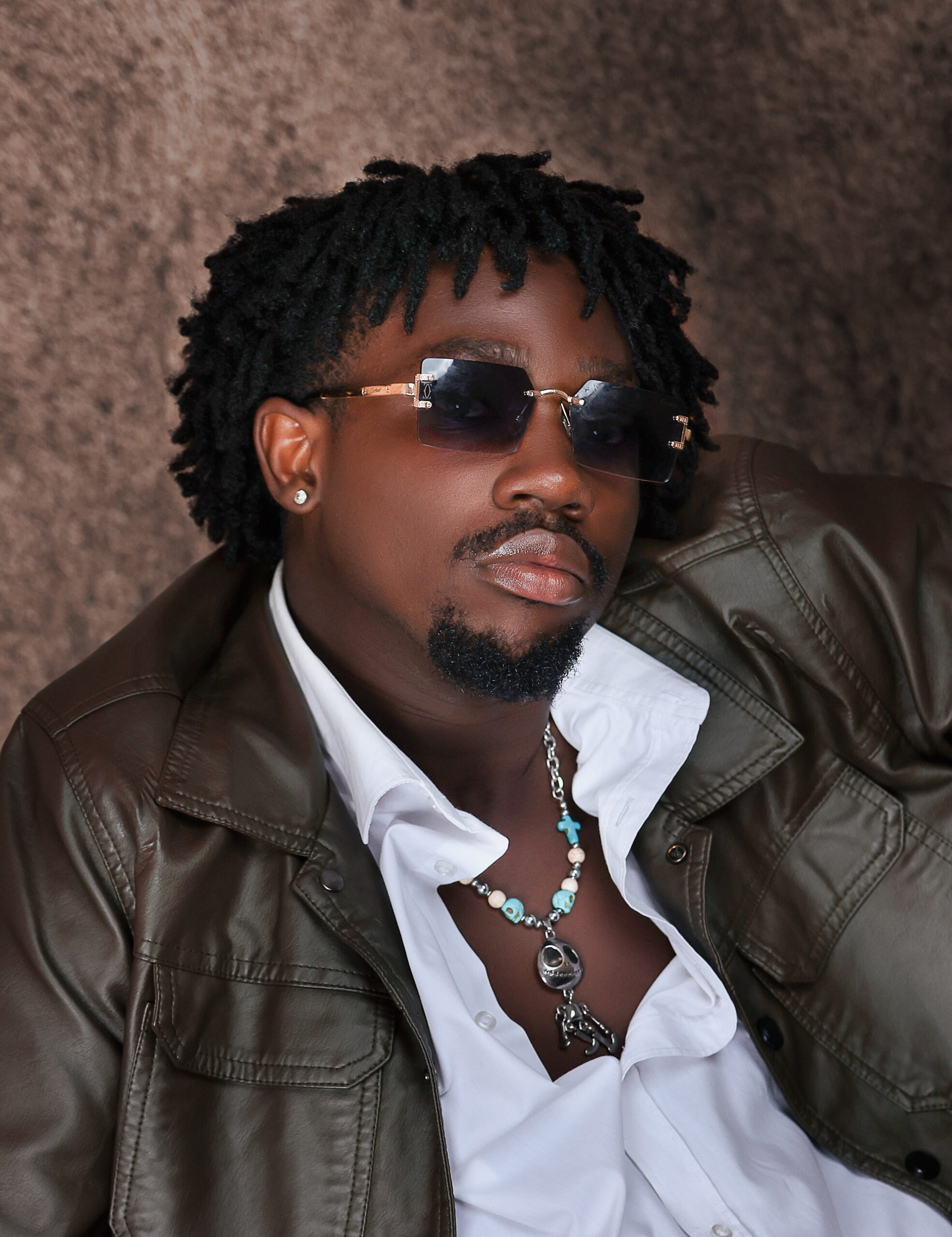 MEAK ushers in new era with debut single “Far Away”